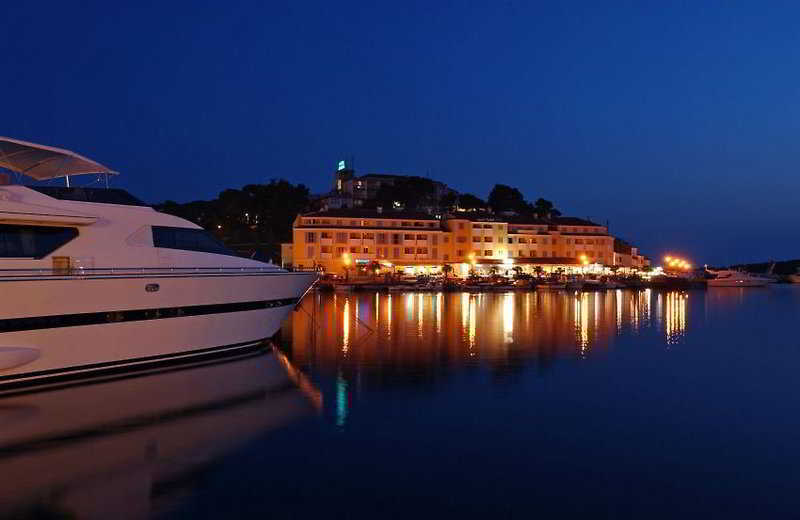 Maistra Select Riva Apartments Vrsar Exterior foto